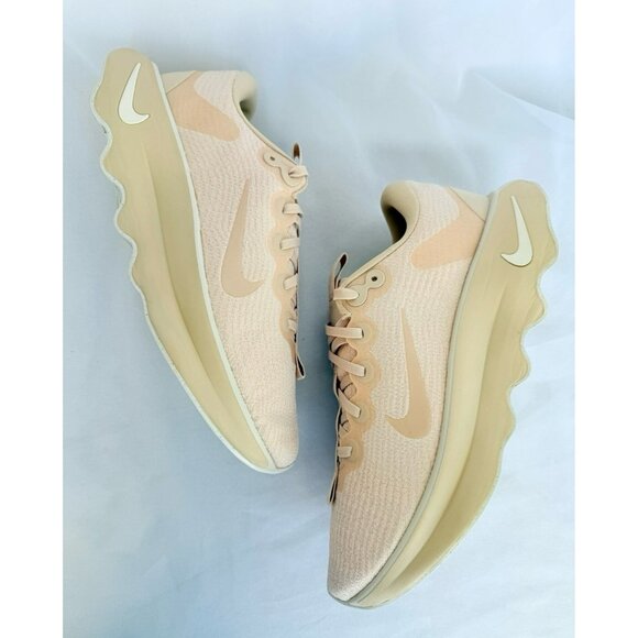 * 9.5 MEN’S NIKE MOTIVA SANDDRIFT DV1238-110 RUNNING SHOES SPORTSWEAR RUNNING - Picture 1 of 7